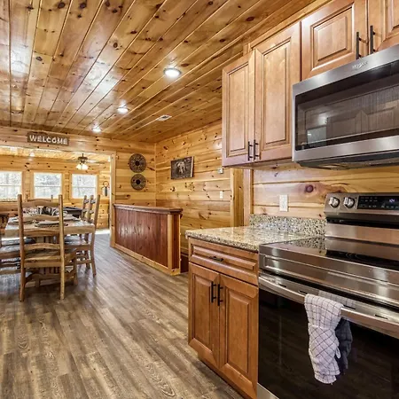 Hidden Haven, Hot Tub, 1089 Of Free Attraction Tickets For Each Paid Day, Dollywood And More!